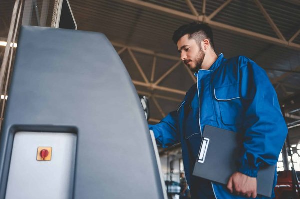 How do I align the chain and sprocket correctly on a Ducati Multistrada 950?